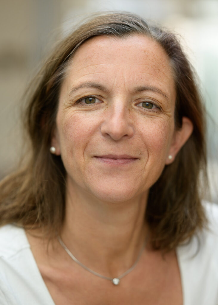 Claudia Kader-Tjijenda ist Diplom Psychologin & Analytische Gestalttherapeutin in Düsseldorf und Essen